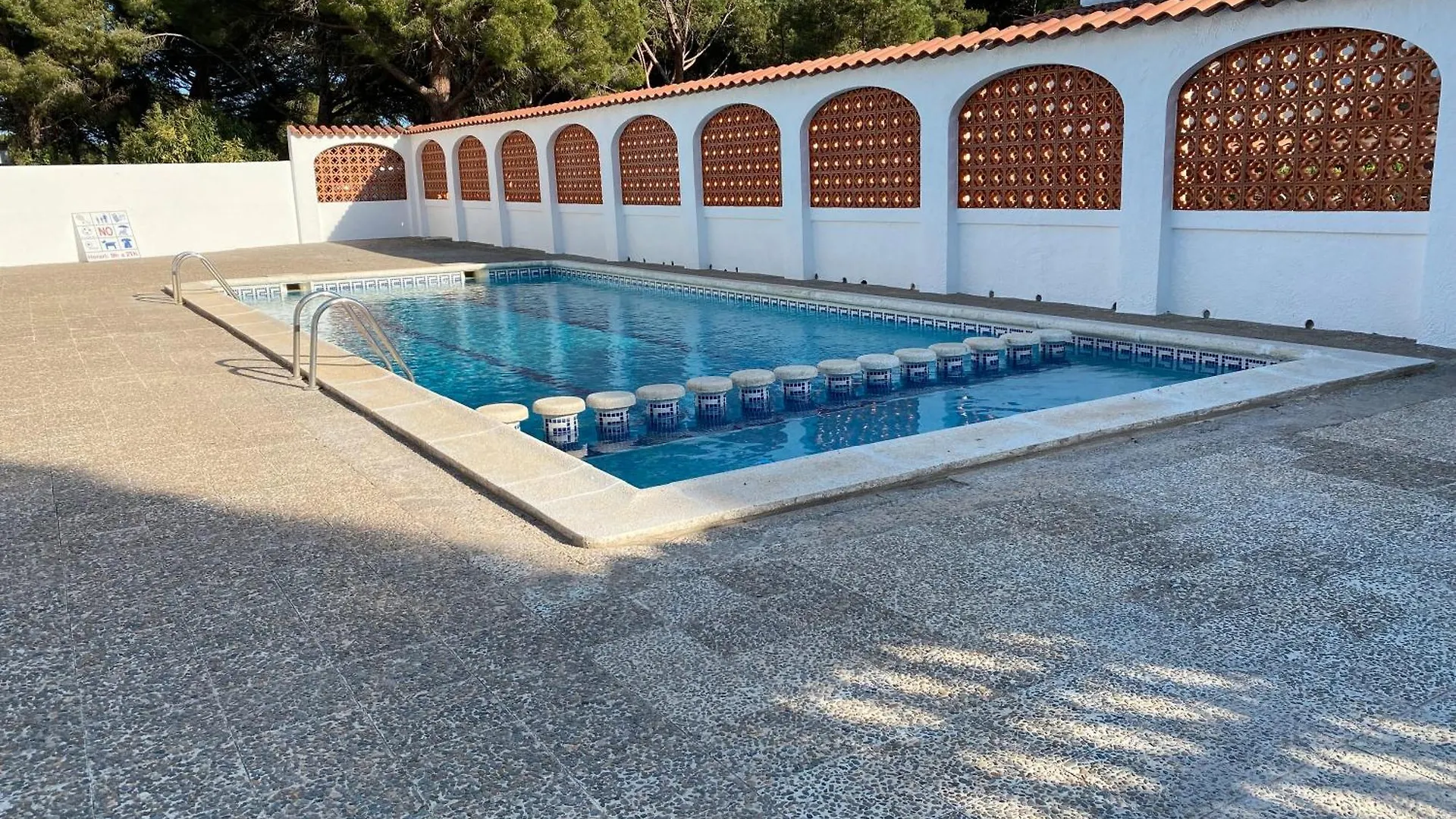 Villa Montgo Piscina 2 L' Escala 0*,  Espanha